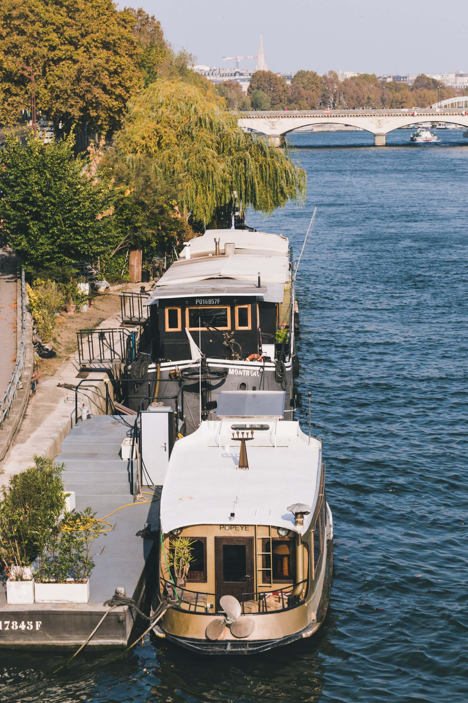 An Unforgettable Honeymoon on a Houseboat in Paris